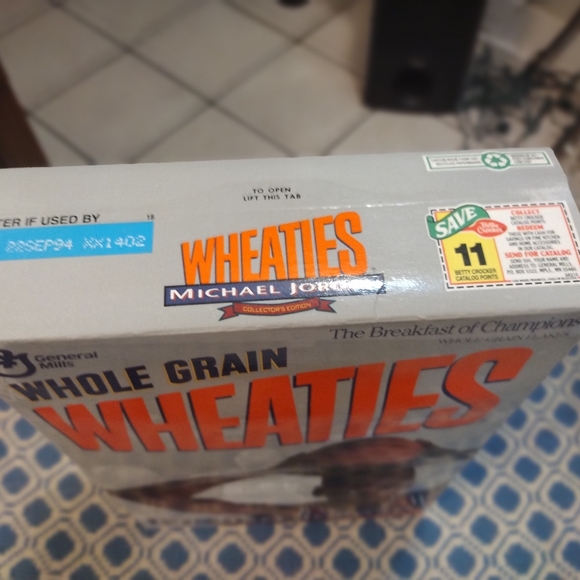 1994 Michael Jordan collectors edition wheaties box unopened - Picture 2 of 3
